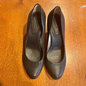 Banana Republic Leather Pumps